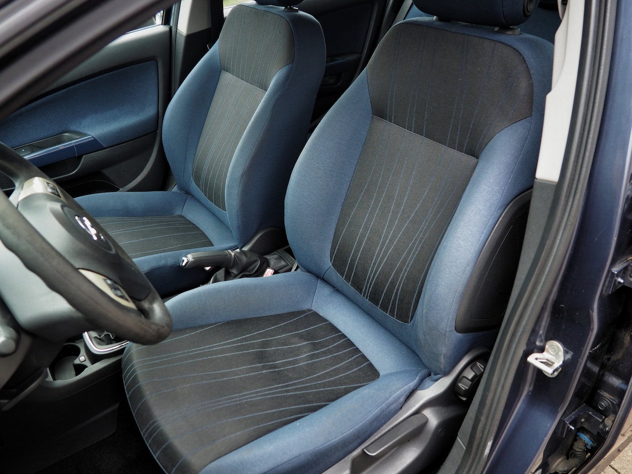 Opel Corsa - 1.2-16V Essentia AIRCO 5 DEURS LM VELGEN ELEK. PAKKET