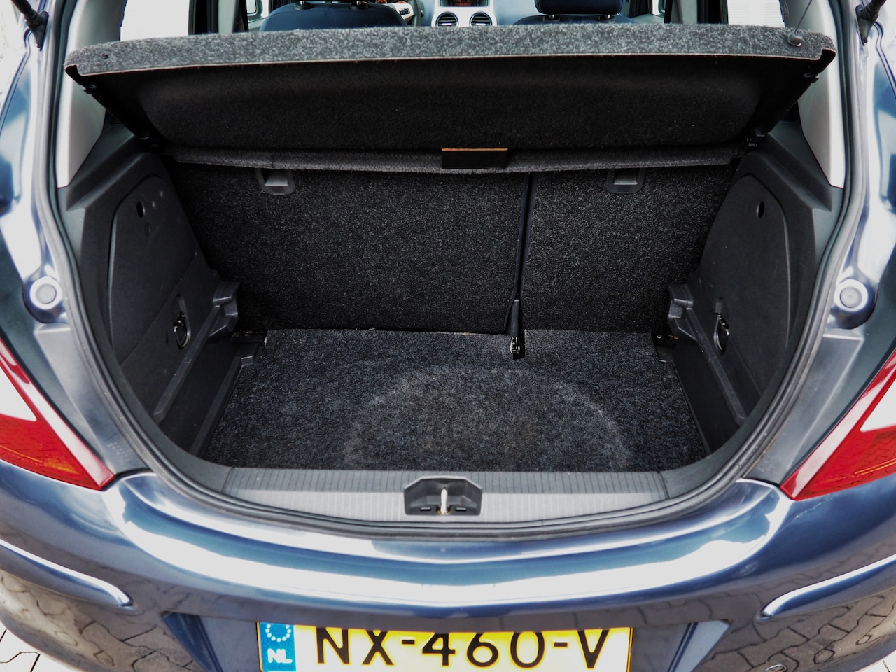 Opel Corsa - 1.2-16V Essentia AIRCO 5 DEURS LM VELGEN ELEK. PAKKET