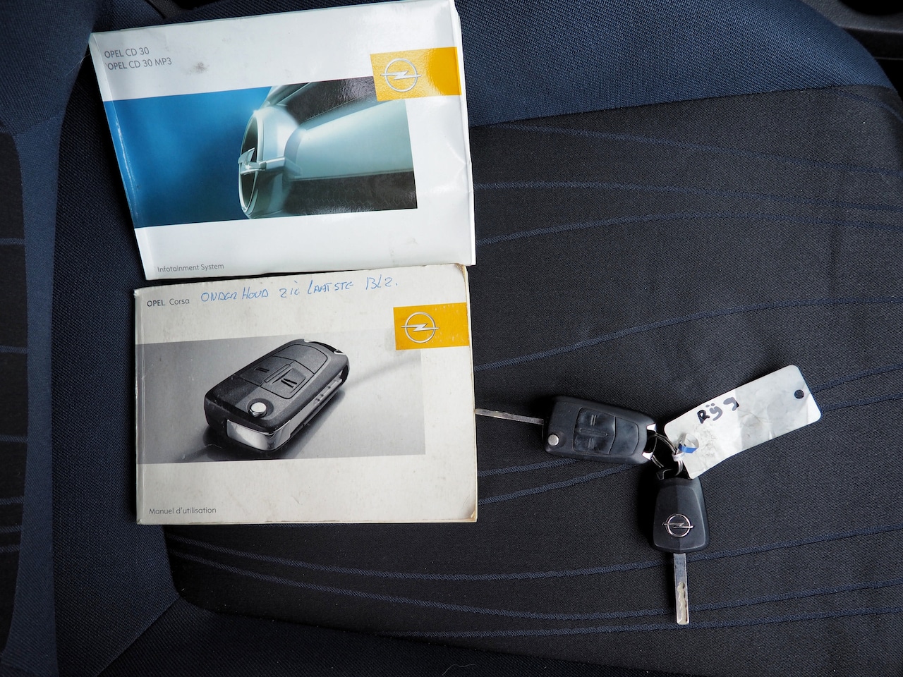 Opel Corsa - 1.2-16V Essentia AIRCO 5 DEURS LM VELGEN ELEK. PAKKET