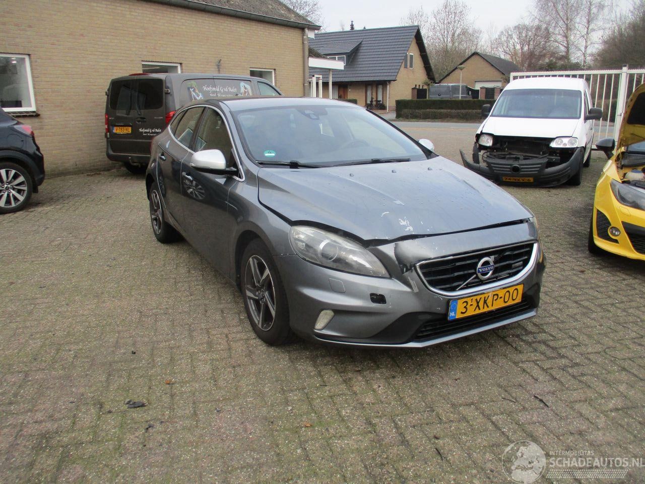 Volvo V40 - V-40 2.0 D4 R-Design Business - AutoWereld.nl
