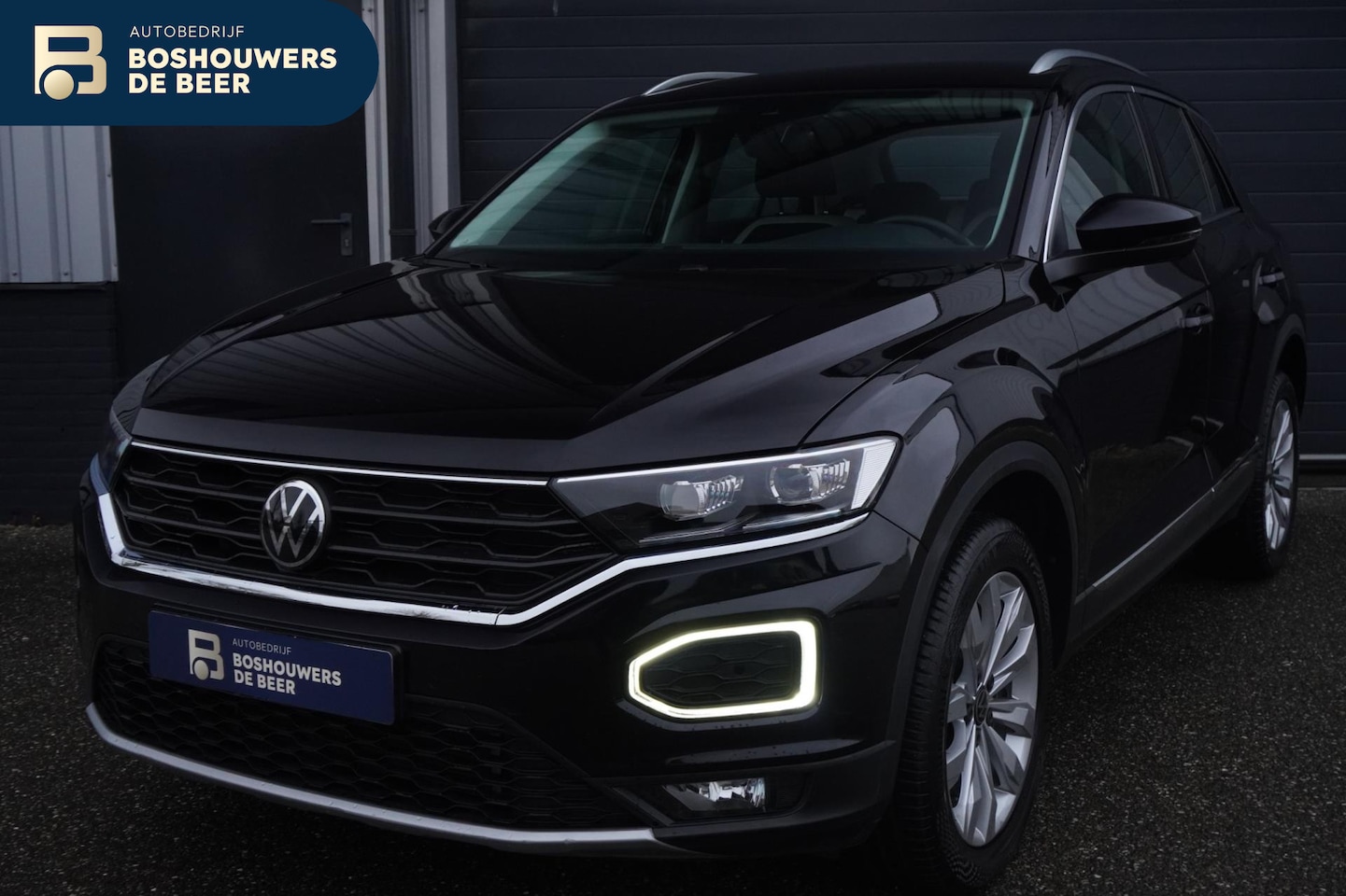 Volkswagen T-Roc - 1.5 TSI Sport | Navigatie | Climat Control | Lage KM-stand - AutoWereld.nl