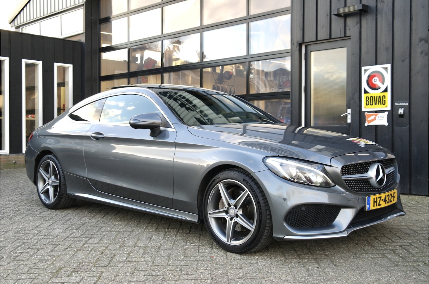 Mercedes-Benz C-klasse Coupé - 180 Ambition AMG Automaat | Dealer Onderhouden | NL-Auto | Pano | Camera | Cruise - AutoWereld.nl