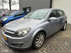Opel Astra - 1.8 Elegance / AUTOMAAT / AIRCO / TREKHAAK /
