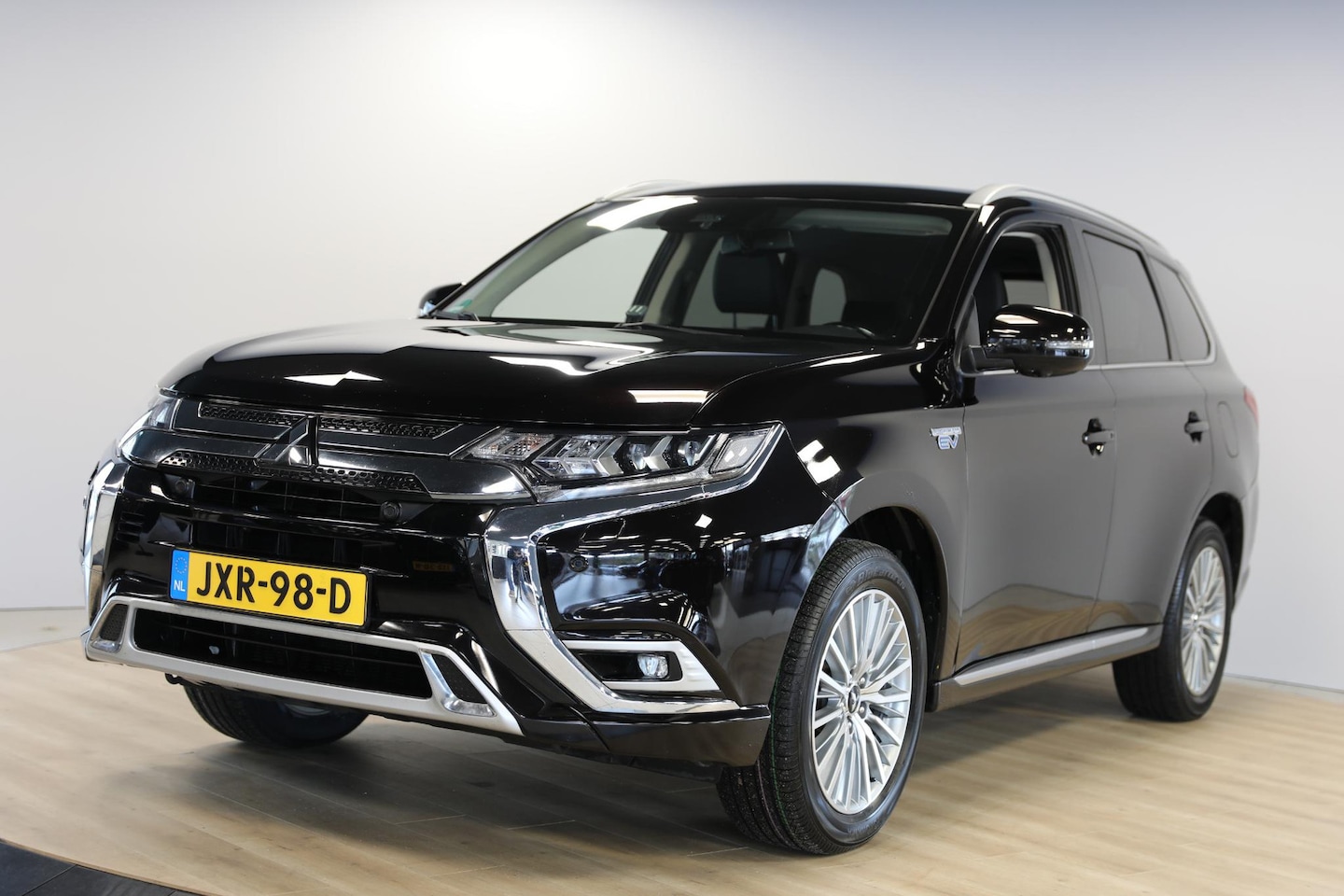 Mitsubishi Outlander - 2.4 PHEV Intense+ | Stoel & Stuurverwarming | Cruise | Trekhaak - AutoWereld.nl