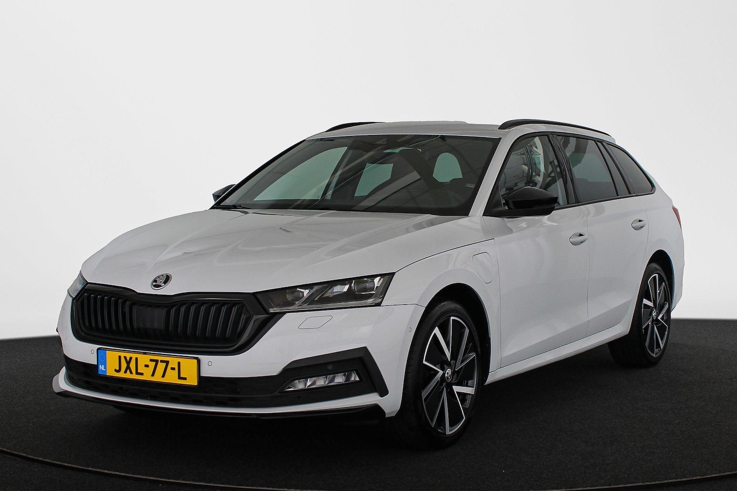 Skoda Octavia Combi - 1.4 TSI iV PHEV Sportline Head-Up Achteruitrijcamera Matrix-LED - AutoWereld.nl