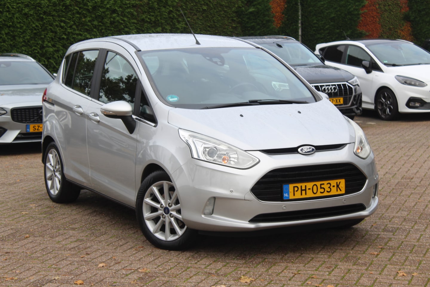 Ford B-Max - 1.0 EcoBoost Titanium / Trekhaak / Camera / Navigatie / Parkeerhulp V+A / 16'' / Bluetooth - AutoWereld.nl