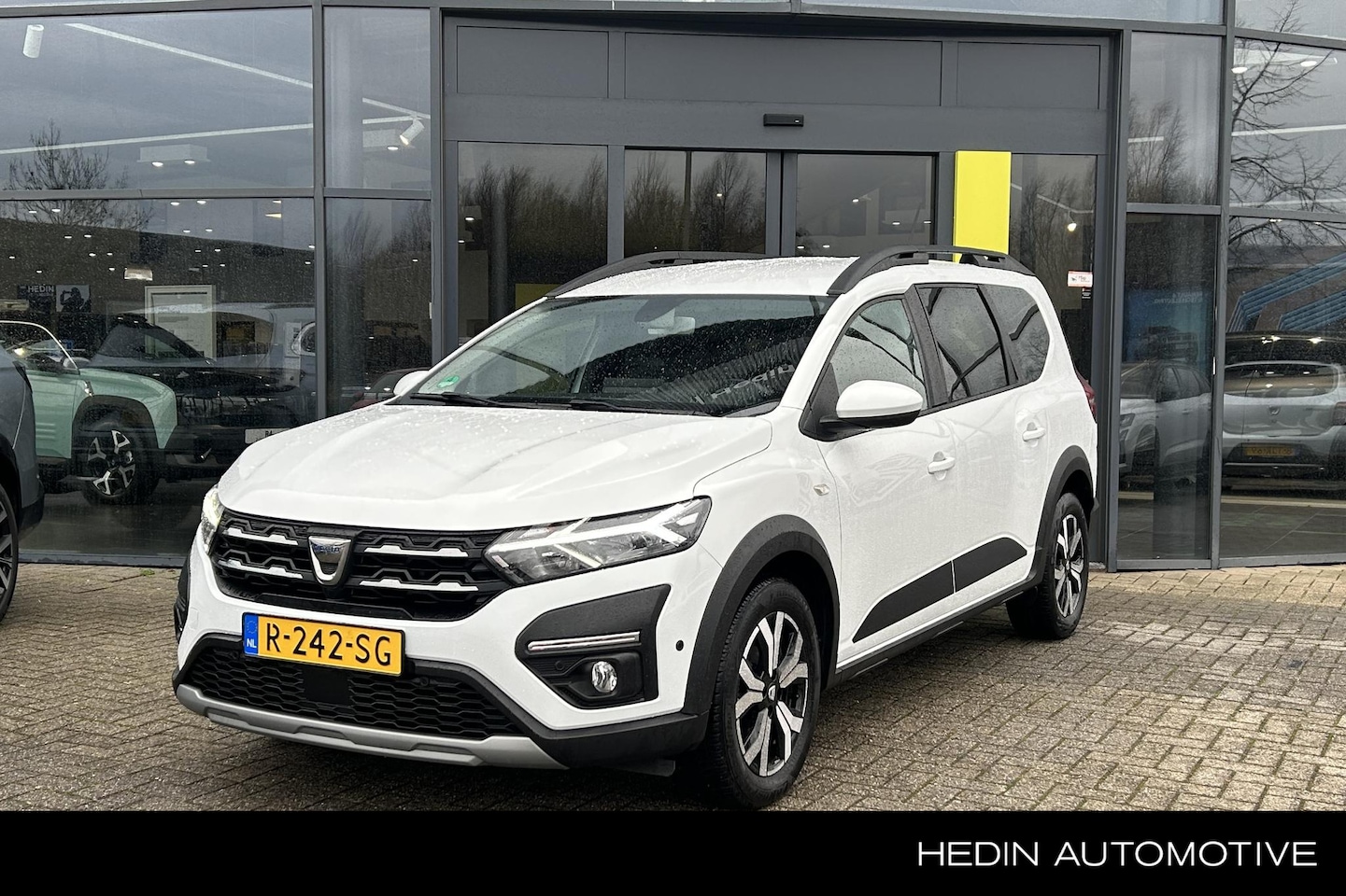 Dacia Jogger - 1.0 TCe Comfort 5p. | Achteruitrijcamera | Trekhaak | Navigatie | Privacy Glass | - AutoWereld.nl