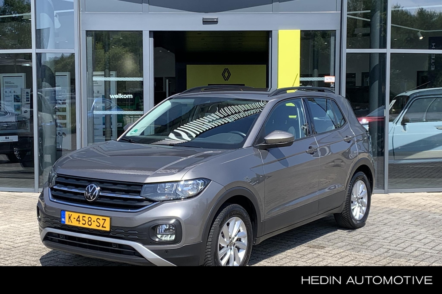 Volkswagen T-Cross - 1.0 TSI Life | Achteruitrijcamera | Automatische airco | Trekhaak | Lichtmetalen velgen | - AutoWereld.nl