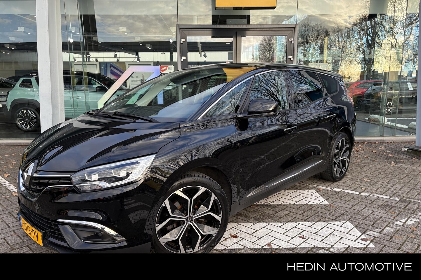 Renault Grand Scénic - 1.3 TCe Techno 7p. | AUTOMAAT | CAMERA | KEYLESS | NAVIGATIE | 20INCH LICHTMETAAL | - AutoWereld.nl