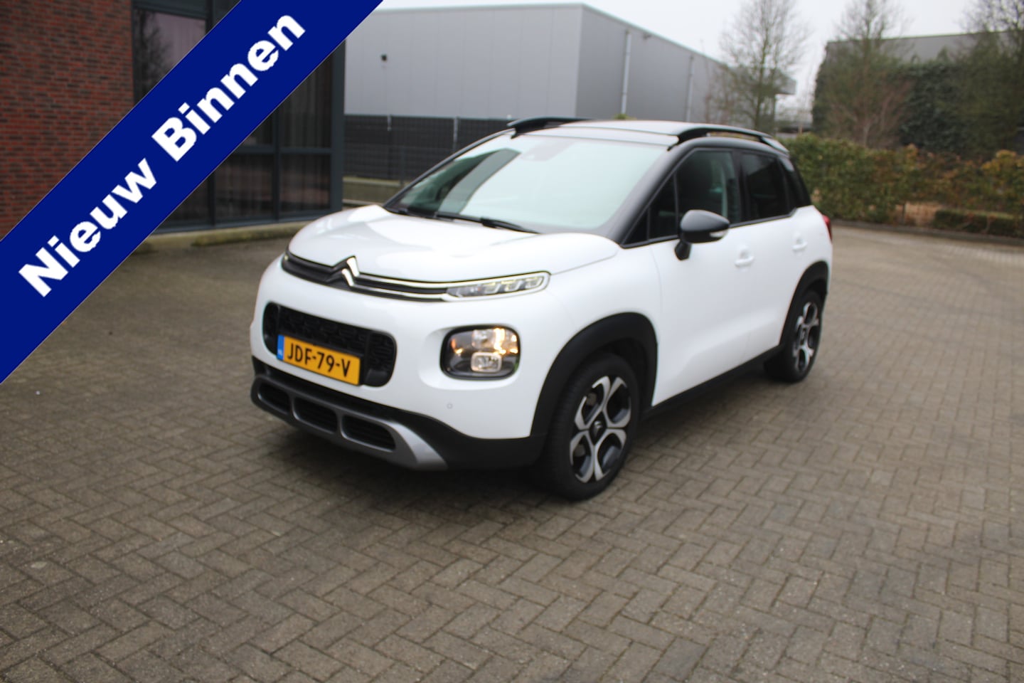 Citroën C3 Aircross - 1.2 PureTech Shine Clima-Cruise-Schuifdak-Navi-Keyless-Trekhaak - AutoWereld.nl