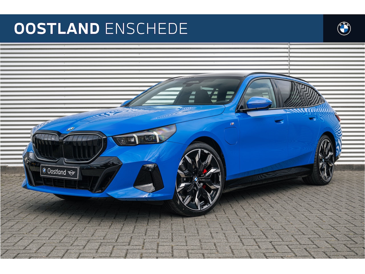 BMW 5-serie Touring - 530e M Sport Automaat / Panoramadak / Trekhaak / Bowers & Wilkins / M Multifunctionele Sto - AutoWereld.nl