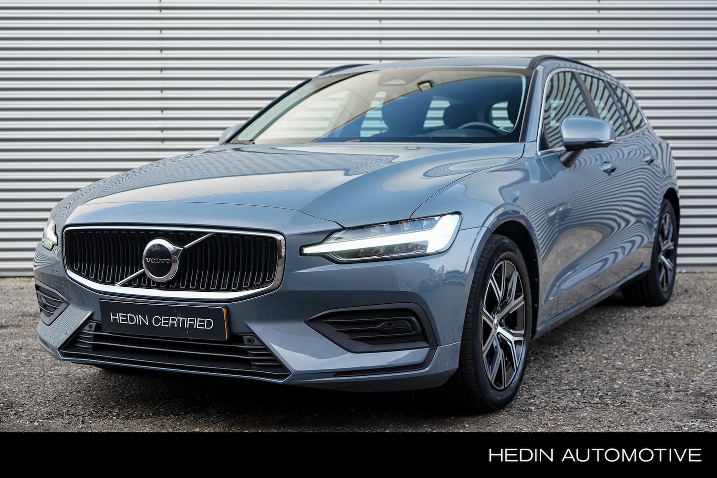 Volvo V60 - 2.0 B3 Core | Adaptive Cruise | BLIS | Stoelverwarming V/A | Stuurwielverwarming | Google - AutoWereld.nl