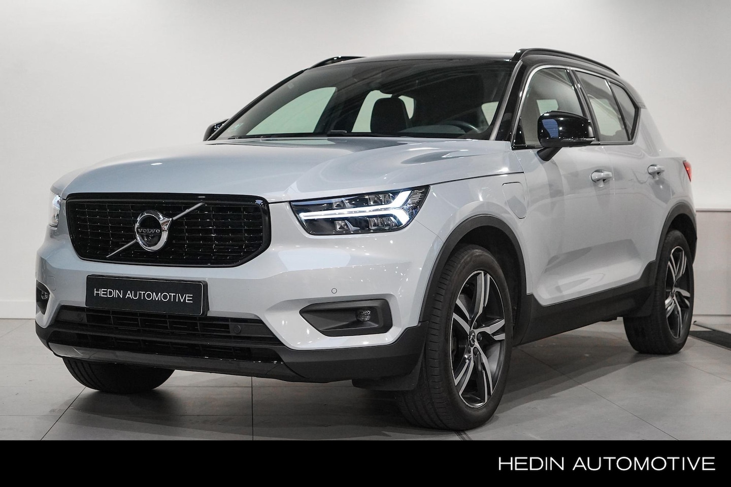 Volvo XC40 - T5 R-Design Plug In Hybride 262pk Automaat 360gr Rondom Camera| Panoramadak | Elek Verstel - AutoWereld.nl