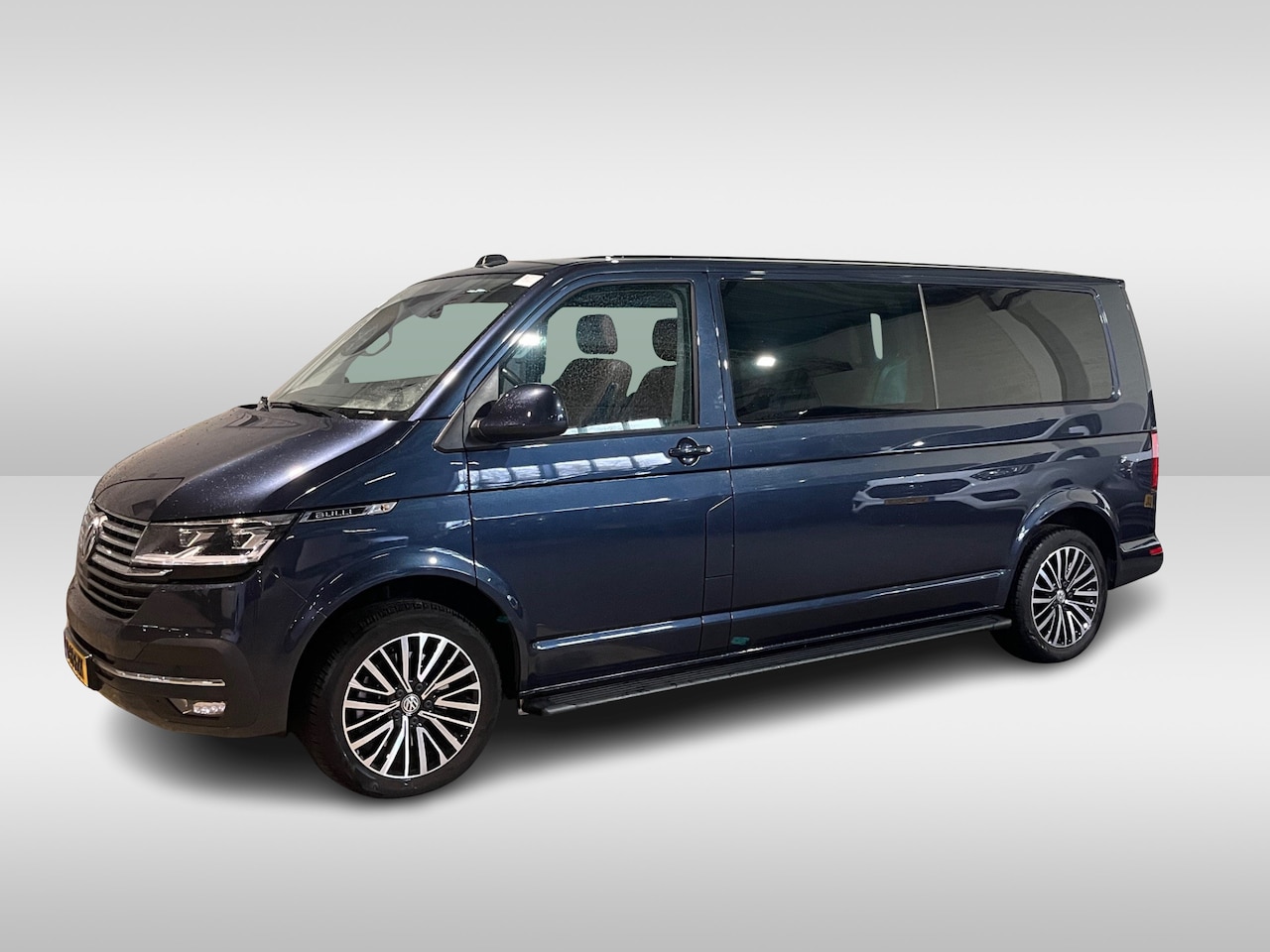 Volkswagen Transporter - 2.0 TDI 204pk L2 H1 DC Bulli Automaat Leer - AutoWereld.nl