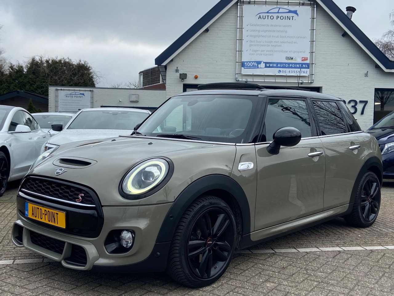MINI John Cooper Works - Mini 2.0 S WORKS/HUD/PANO/ARMY-GREEN - AutoWereld.nl