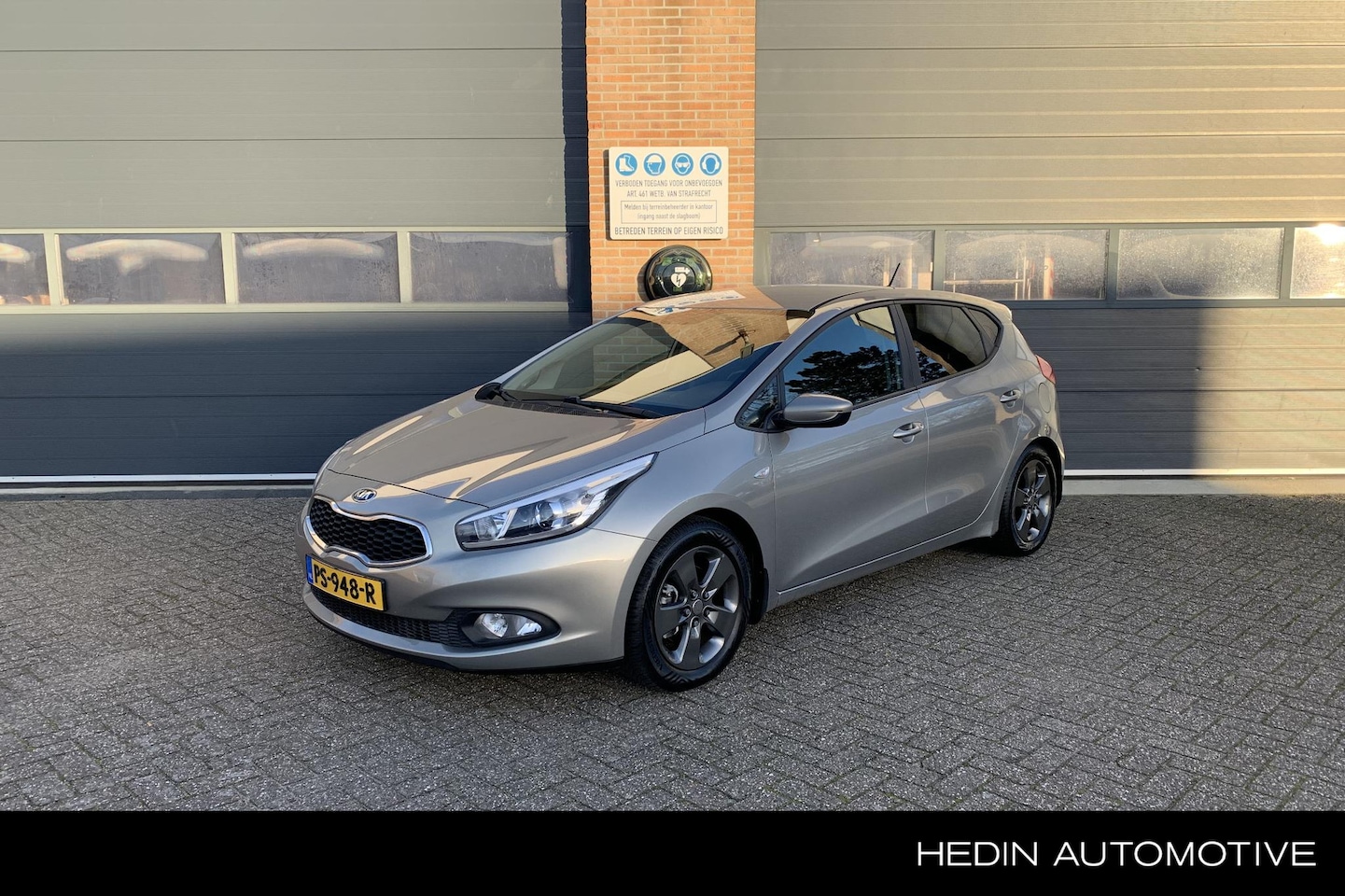 Kia Cee'd - 1.4 CVVT | Trekhaak | Stoelverwarming | Cruise Control | Bluetooth | All Season Banden | L - AutoWereld.nl