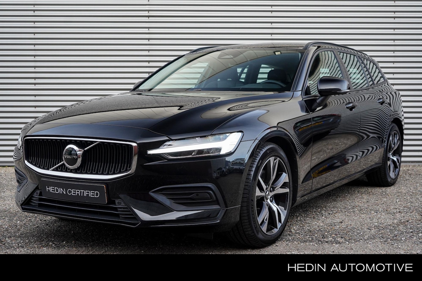 Volvo V60 - 2.0 B4 Essential Edition | Adaptive Cruise | BLIS | Leder | Google | Stoel/Stuurwiel verwa - AutoWereld.nl