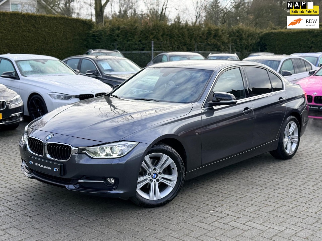 BMW 3-serie - 316i Executive Sport|Nieuwe Ketting + Klepseals|Navigatie|BMW Dashcam|Cruise control|Stoel - AutoWereld.nl