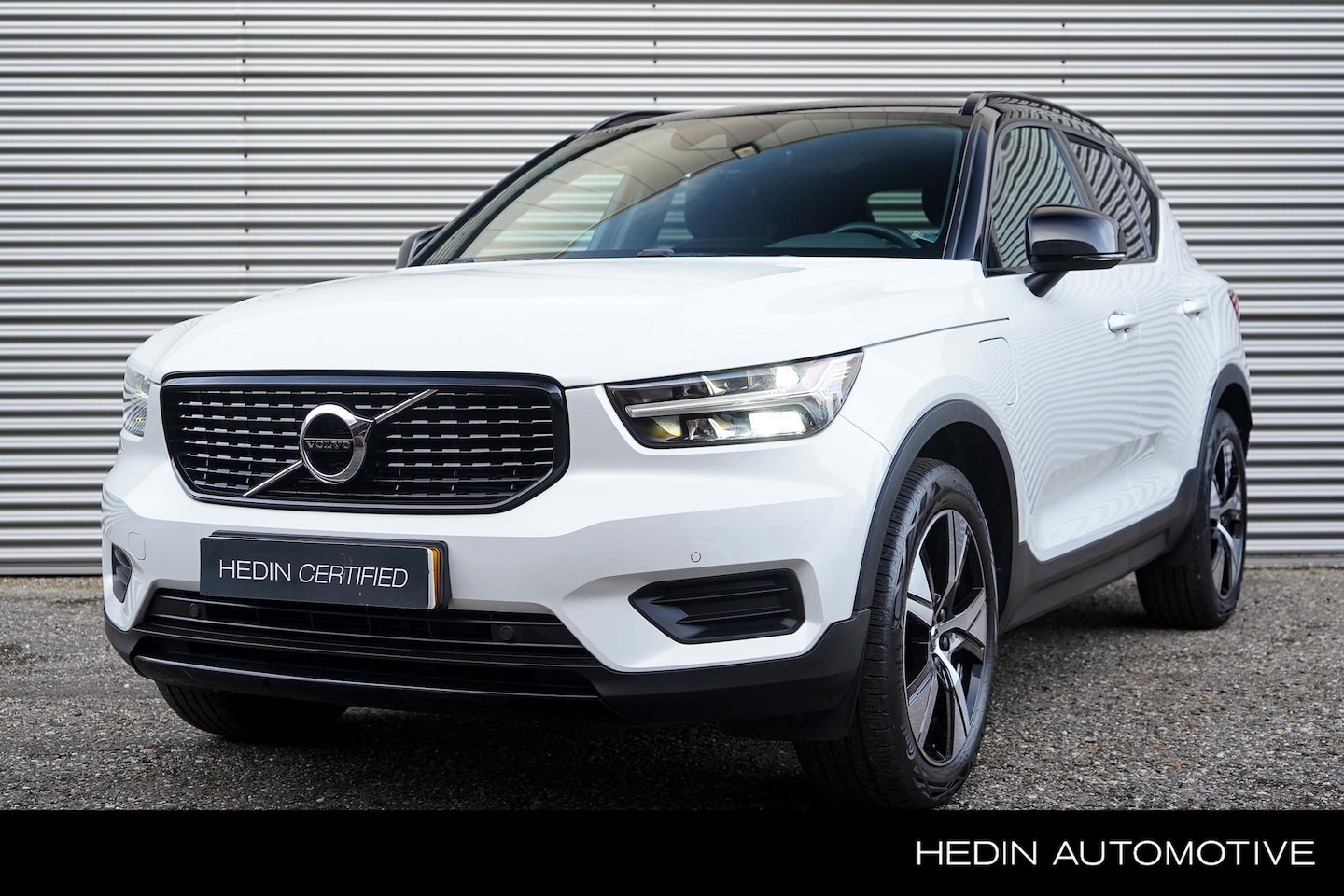 Volvo XC40 - T4 Recharge R-Design | Adaptive Cruise | Trekhaak | Keyless | Parkeercamera | Zwart dak | - AutoWereld.nl