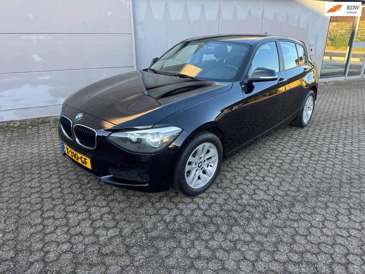 BMW 1-serie - 114i Business 114i Business+ - AutoWereld.nl