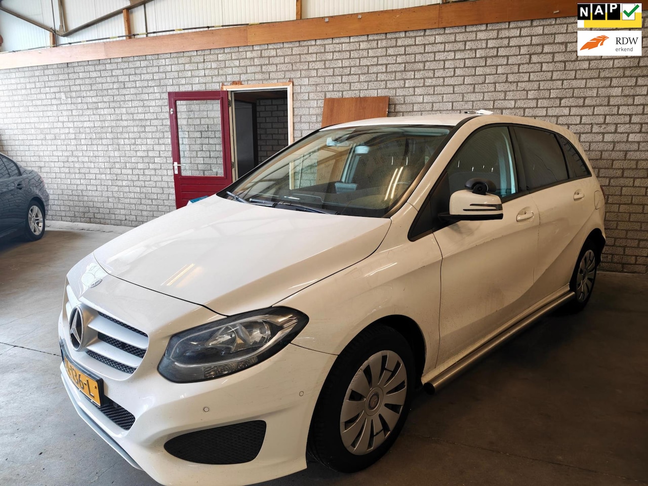 Mercedes-Benz B-klasse - 220 d Ambition PDC AUT - AutoWereld.nl