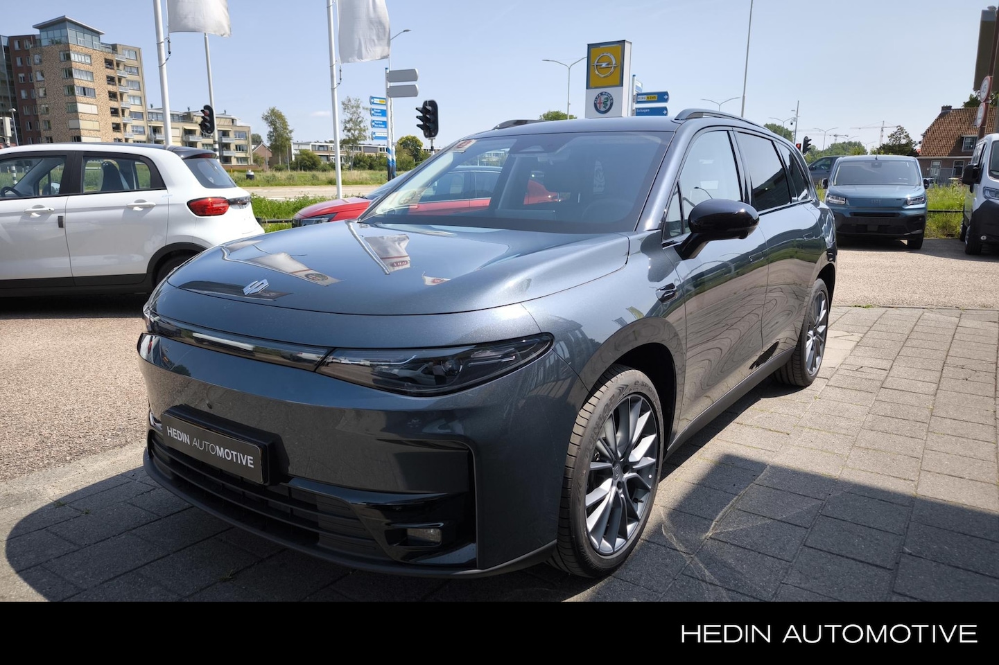 Leapmotor C10 - Design 69.9 kWh 217pk | Navigatie | Camera | Adap. cruise control | Panoramadak | Lichtmet - AutoWereld.nl