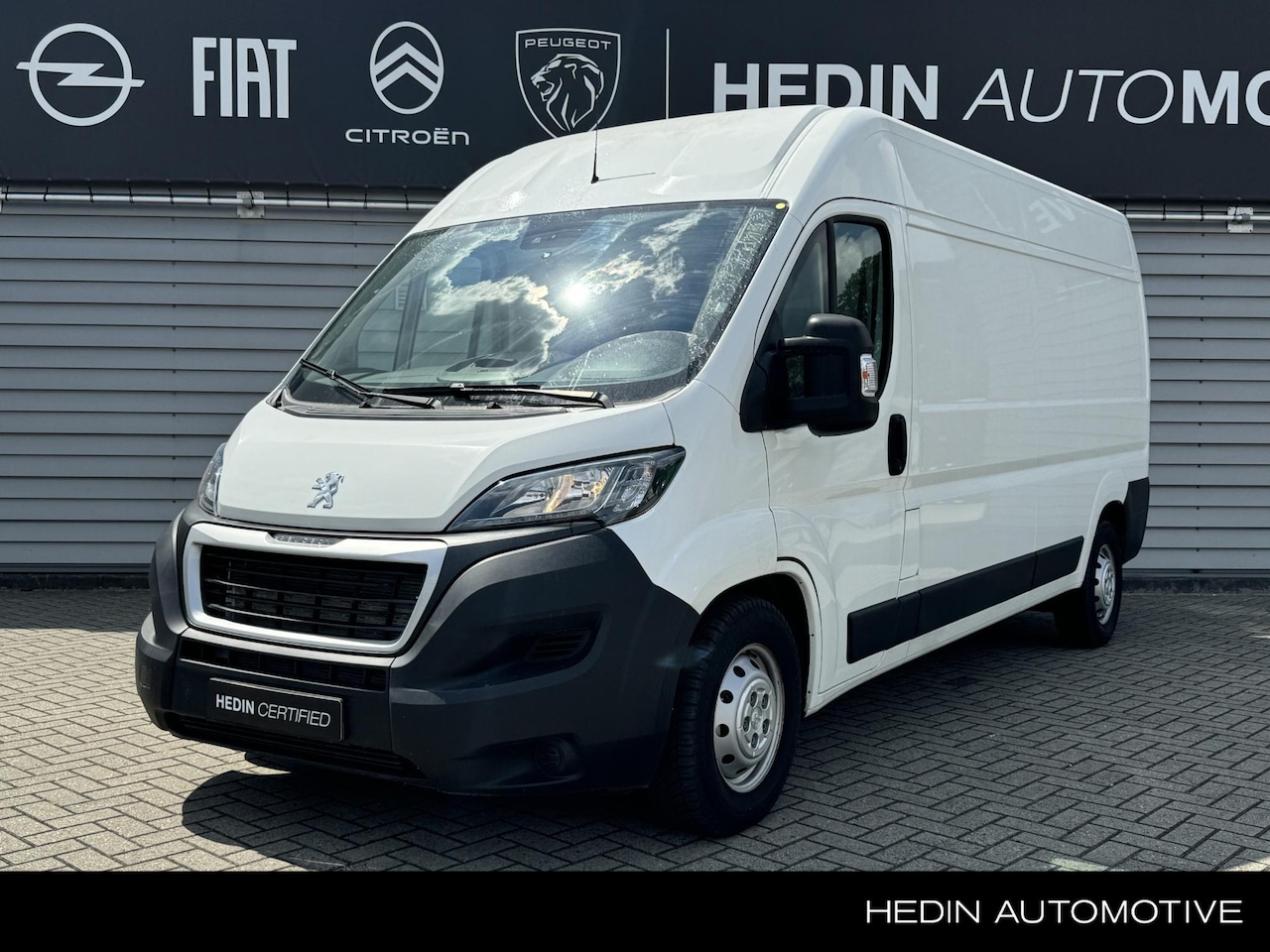 Peugeot e-Boxer - 435 L3H2 Zwaar Premium-70KWh 3-Pers. | Navigatie | Camera | Standkachel | Climate control - AutoWereld.nl