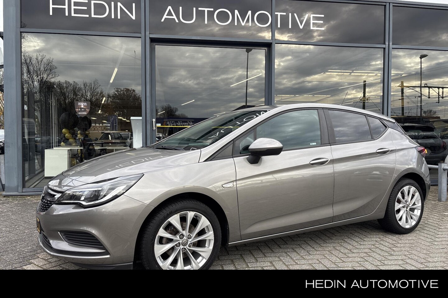Opel Astra - 105 PK Online Edition | Navigatie via App | Trekhaak | Cruise Control | Apple Carplay/Andr - AutoWereld.nl