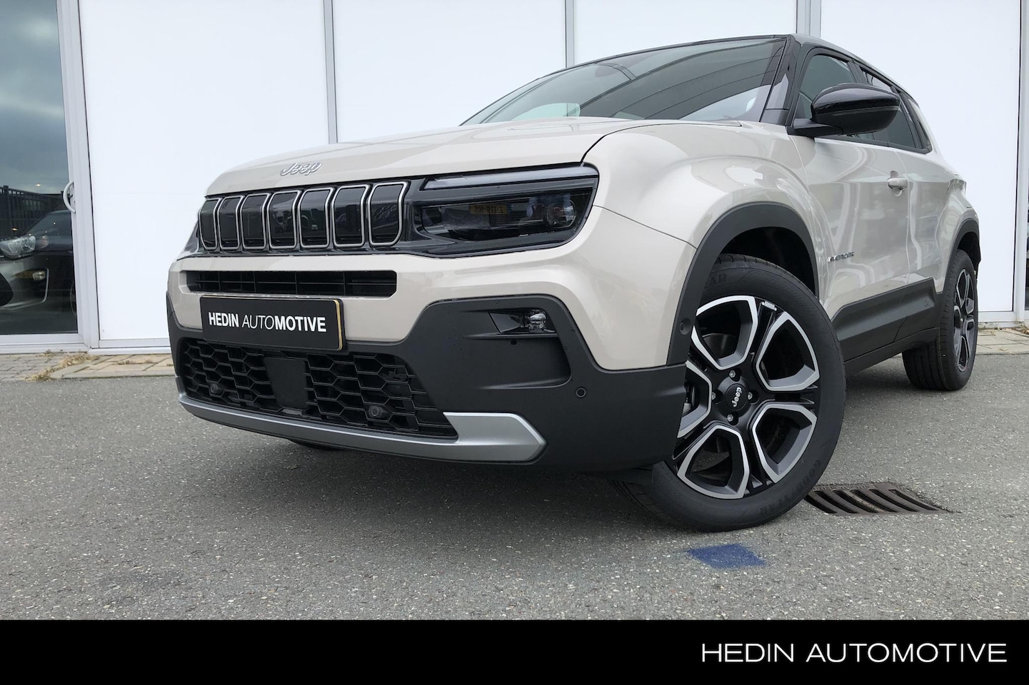 Jeep Avenger - 1.2 110pk e-Hybrid Summit | Navigatie | Camera | Parkeersensoren | Elek. achterklep | JBL - AutoWereld.nl