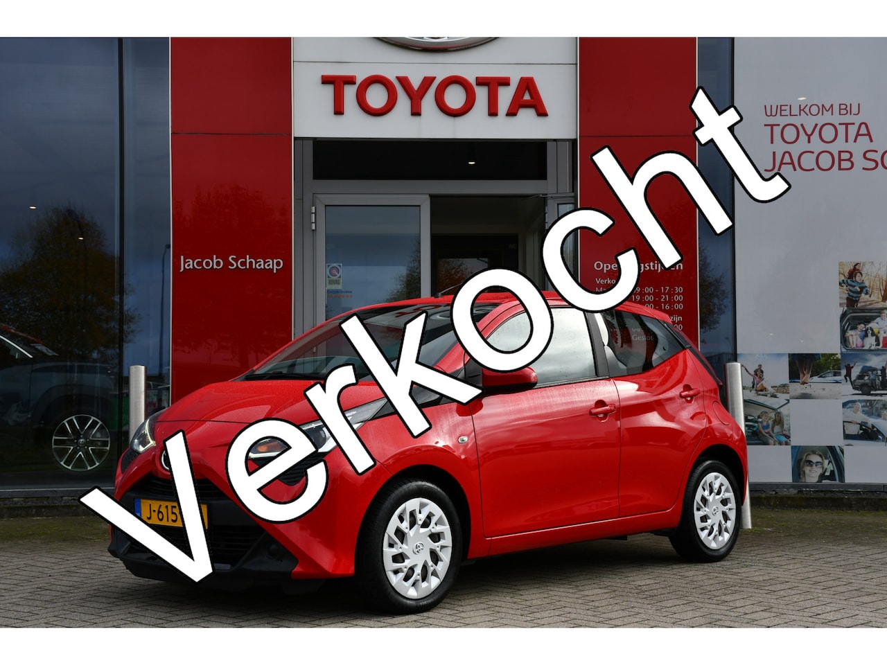 Toyota Aygo - 1.0 VVT-i x-play Automaat 73pk | Apple Carplay / Android Auto | Dealer onderhouden | Achte - AutoWereld.nl