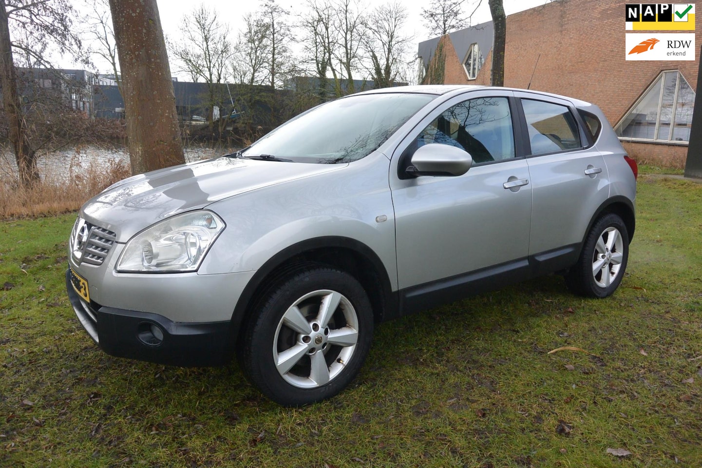 Nissan Qashqai - 2.0 Acenta*airco*cruise*trekhaak*pdc - AutoWereld.nl
