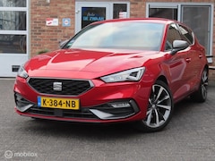 SEAT Leon - 1.5 TSI FR Business Intense|Wegklapbare trekhaak|Camera|Sfeerverlichting|Stoel/Stuurverwar