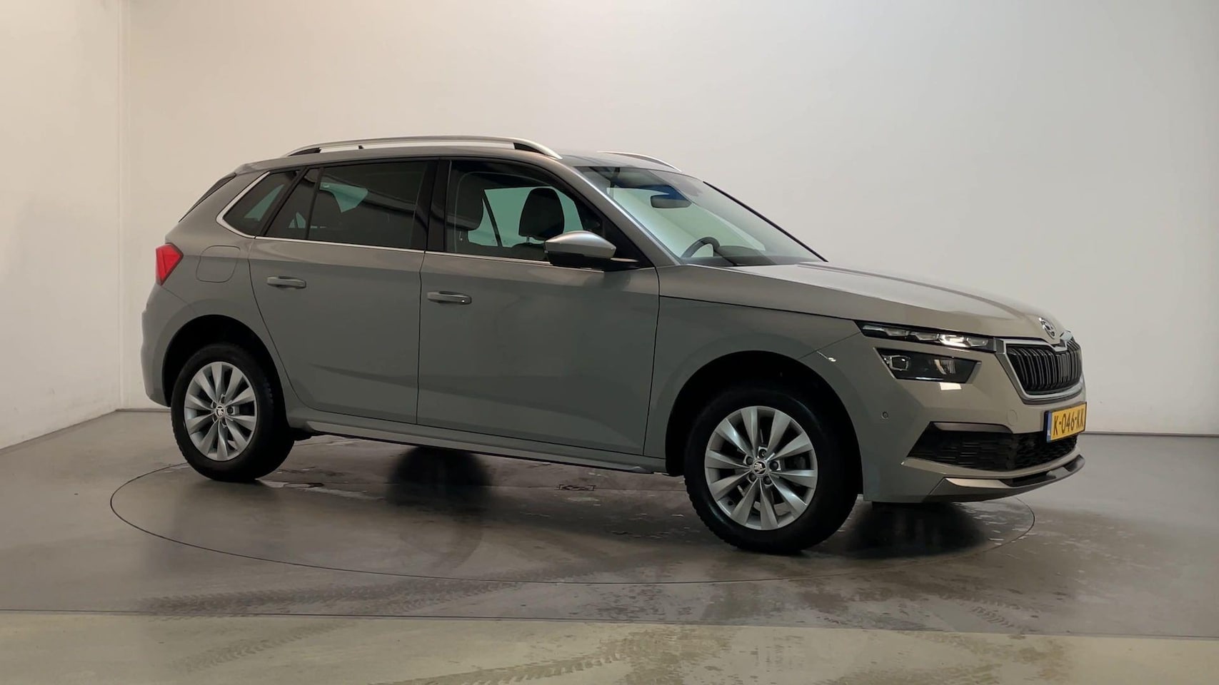 Skoda Kamiq - 1.0 TSI 110pk Business Edition Leder Stoelverwarming Navigatie DAB+ - AutoWereld.nl