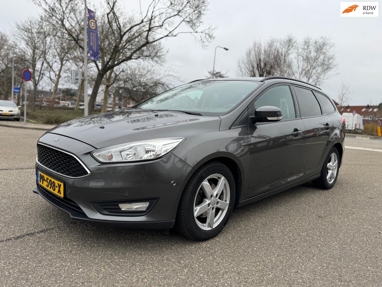 Ford Focus Wagon - 1.0 Titanium / airco / cruise.control / navigatie / pdc / lmv / elek.pakket / dealer.onder - AutoWereld.nl