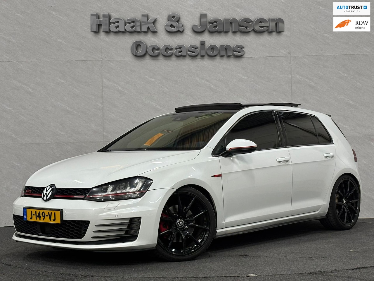 Volkswagen Golf - 2.0 TSI GTI Pano Clima Acc Lane Camera - AutoWereld.nl