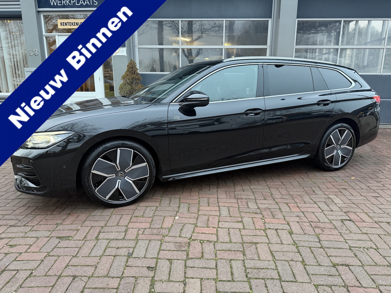 Volkswagen Passat Variant - 1.5 eTSI R-Line Edition 150pk | Pano | IQ.Light | ACC | Ergo active + massage - AutoWereld.nl