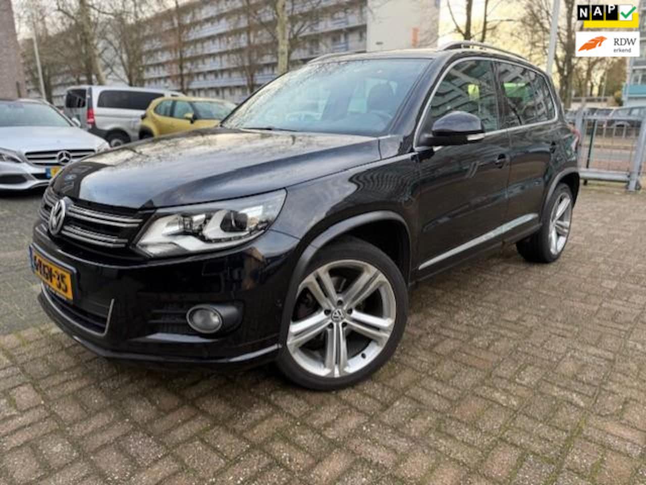 Volkswagen Tiguan - 1.4 TSI Sport&Style R-line Edition - AutoWereld.nl