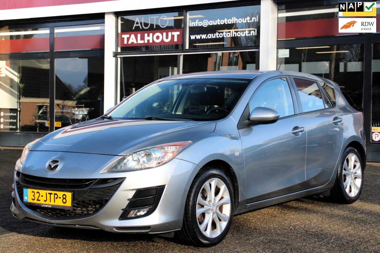 Mazda 3 - 1.6 TS Plus | Stoelverwarming, Cruise control, Trekhaak, Climate Control, - AutoWereld.nl