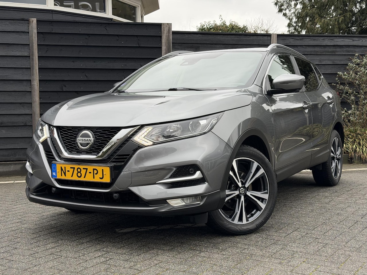 Nissan Qashqai - Design Edition 1.3 DIG-T 160PK DCT7 Automaat Navigatie, Rondomzichtcamera, Trekhaak, Panor - AutoWereld.nl