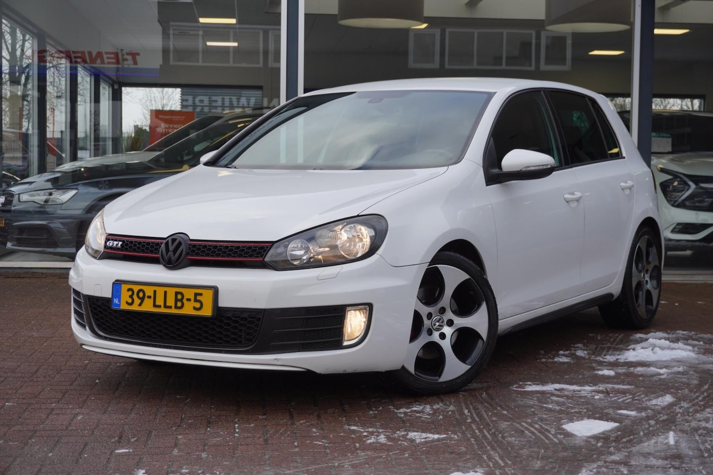 Volkswagen Golf - 2.0 GTI 5deurs Handbak | Airco | Navi | Elek. pakket | Vol opties | 2010 | Inruil mogelijk - AutoWereld.nl