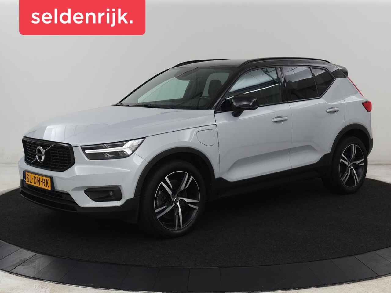 Volvo XC40 - 1.5 T4 Plug-in hybrid R Design | Leder/Alcantara | Carplay | Navigatie | Parkeerverwarming - AutoWereld.nl