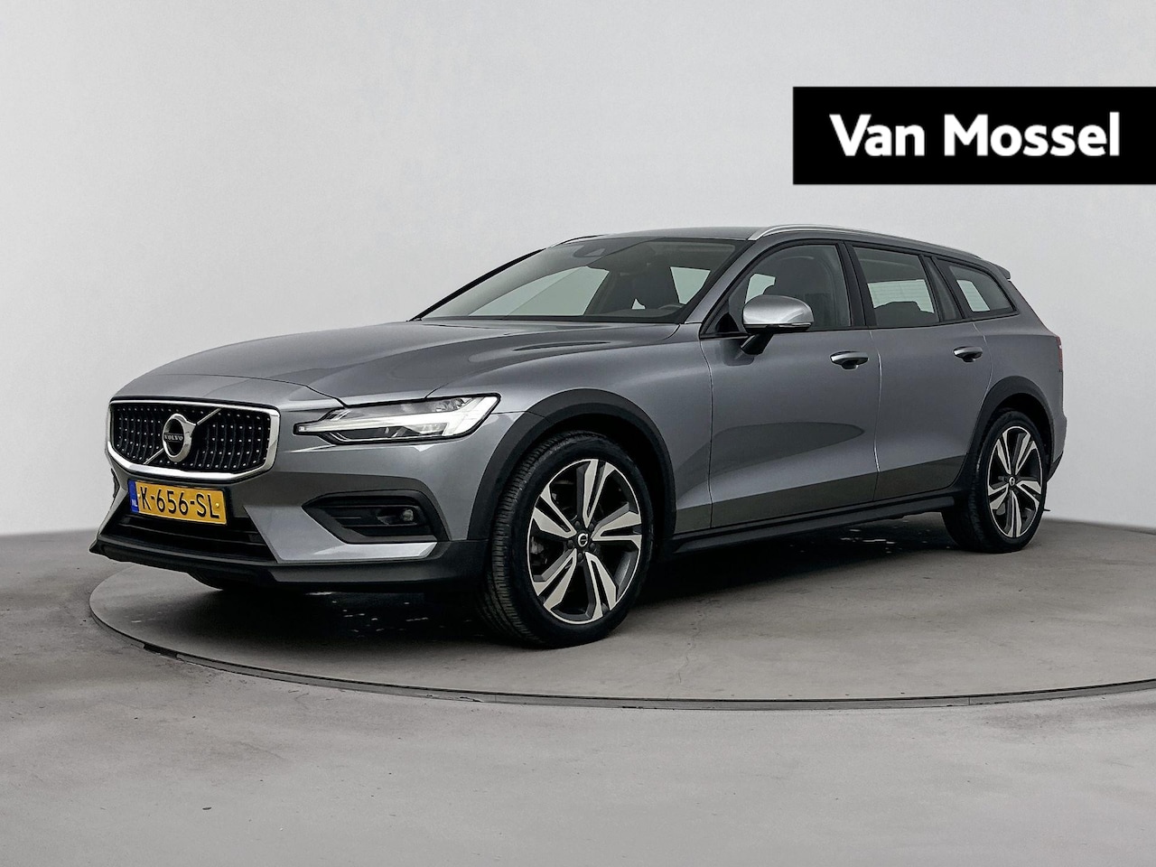 Volvo V60 Cross Country - 2.0 B5 AWD Pro AUTOMAAT | LEDER | CAMERA | ELEKTRISCH VERSTELBARE STOELEN - AutoWereld.nl