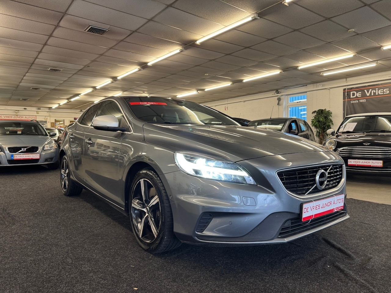 Volvo V40 - 2.0 D3 R-Design automaat! - AutoWereld.nl