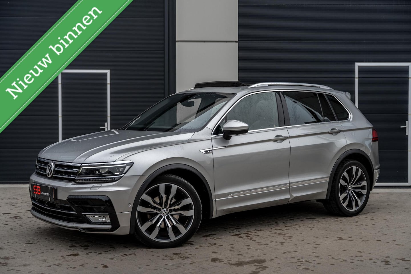 Volkswagen Tiguan - 2.0 TDI 4Motion Highline R Line PANO FULL! - AutoWereld.nl