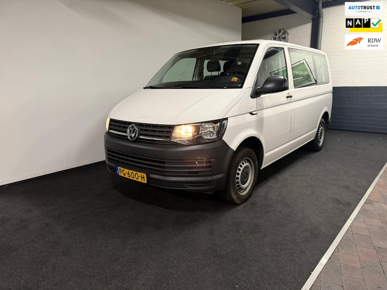 Volkswagen Transporter Kombi - 2.0 TDI L1H1 2.0 TDI L1H1 - AutoWereld.nl