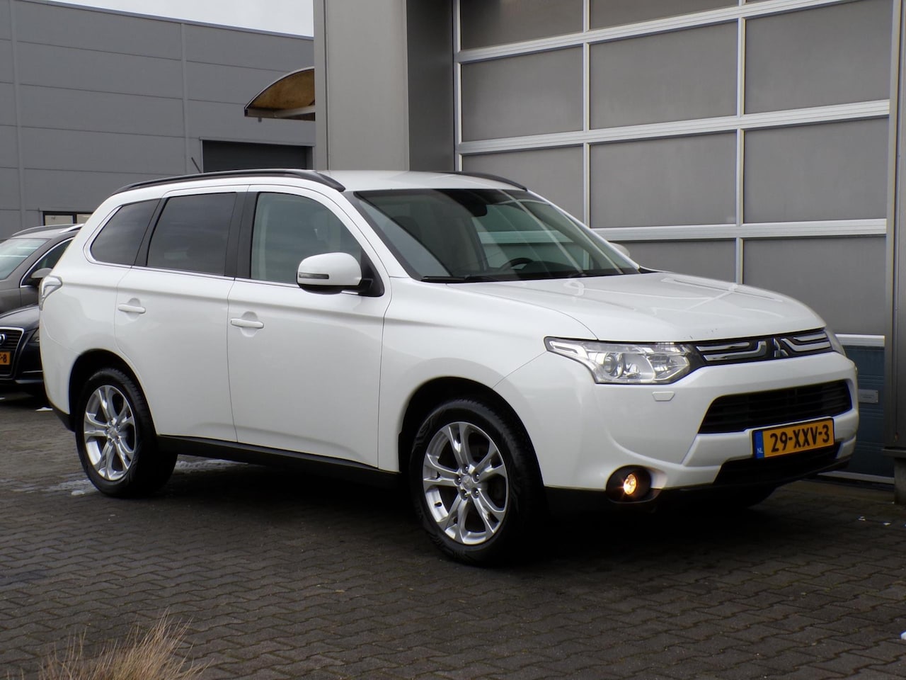 Mitsubishi Outlander - 2.0 Intense+ Clima/Navi/Camera!! 7 Zits!! - AutoWereld.nl