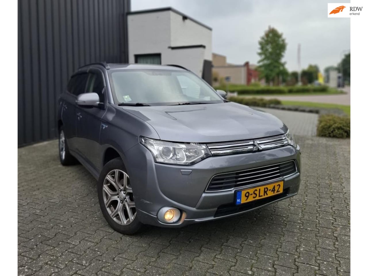 Mitsubishi Outlander - 2.0 PHEV instyle 2.0 PHEV Instyle - AutoWereld.nl