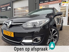 Renault Mégane Estate - 1.2 TCe Bose met parkeersensoren en navigatie en bluetooth telefoon / media
