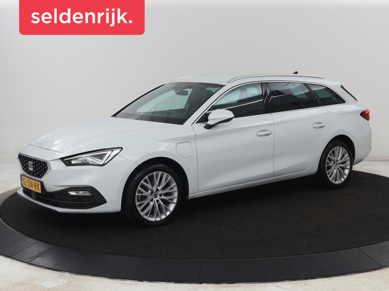 SEAT Leon - 1.4 TSI eHybrid PHEV Xcellence | Leder/Alcantara | Stoelverwarming | Adaptive cruise | Car - AutoWereld.nl