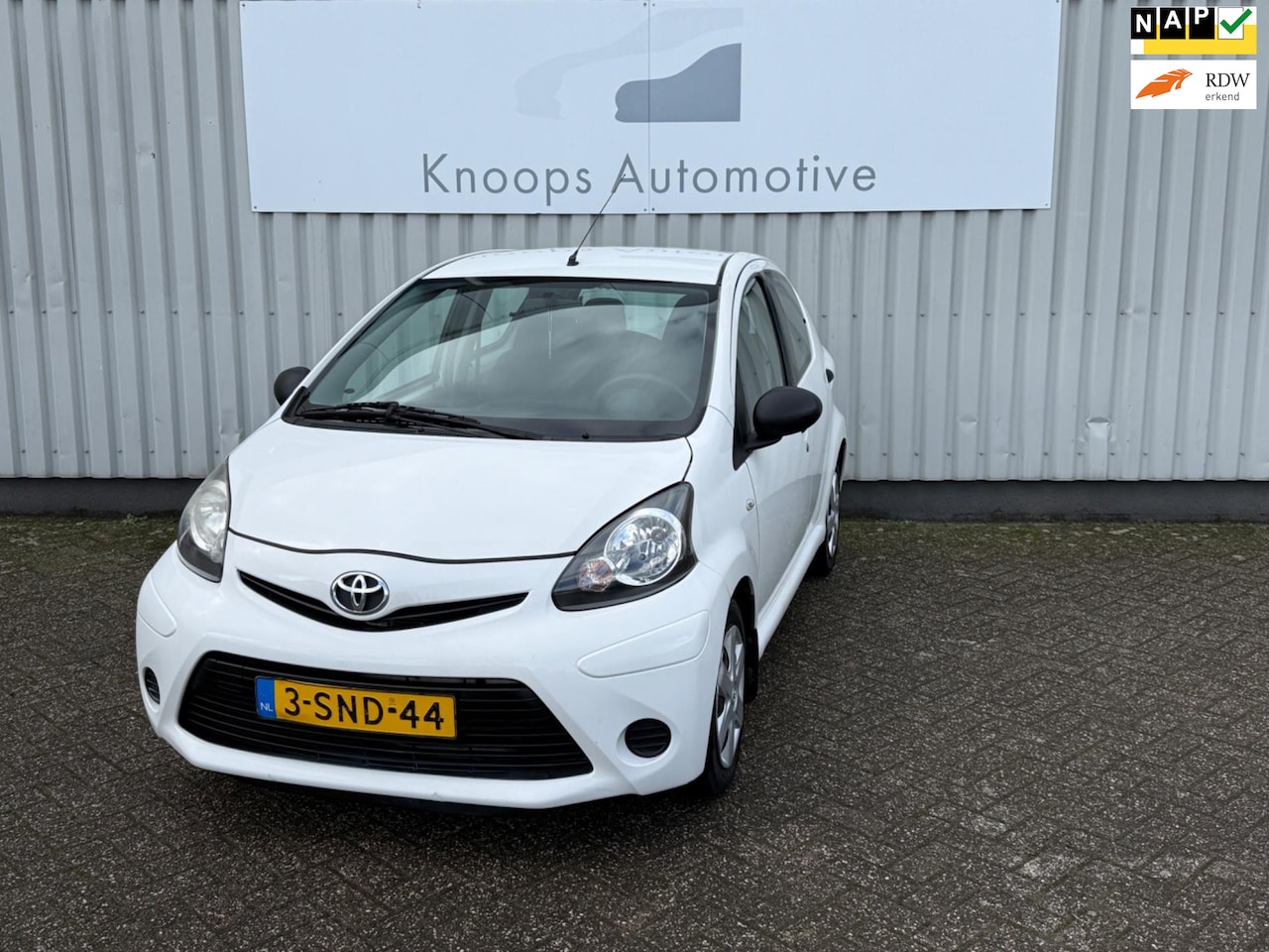 Toyota Aygo - 1.0 VVT-i Now 5drs Airco Apk 11/26 - AutoWereld.nl